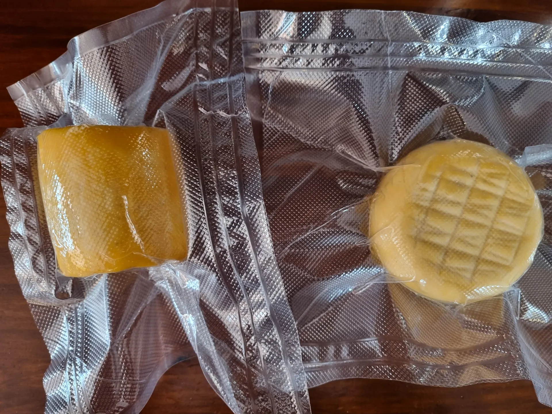 Vacuum-packed cheese